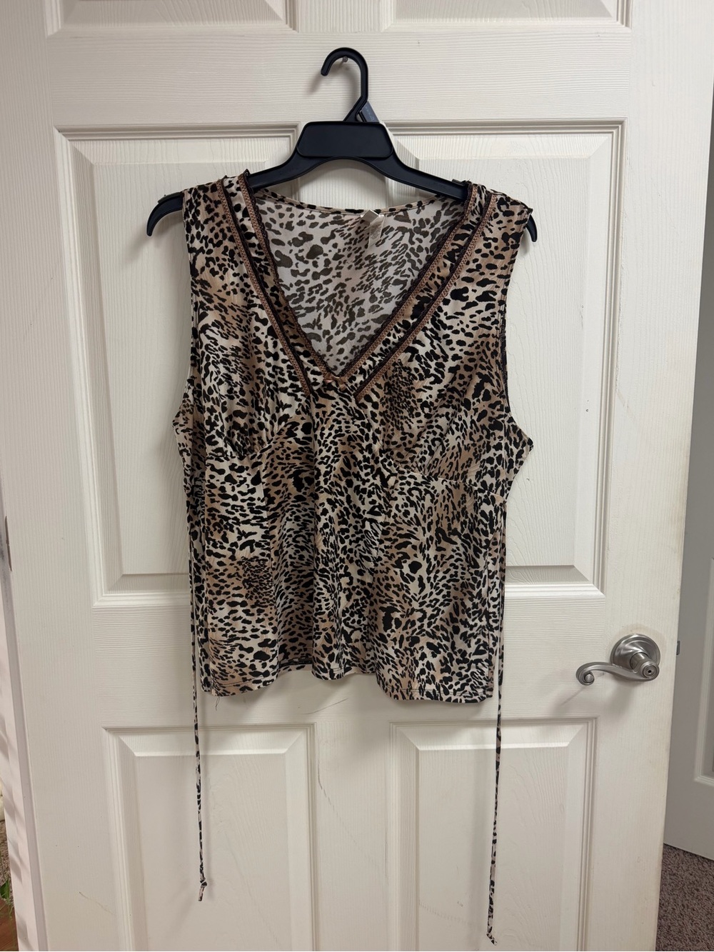 Ambrielle Leopard Print V-Neck Sleeveless Top - Tan/Black